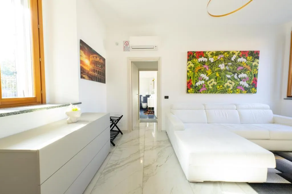Villa&Colombo Rho 0*,  Italia